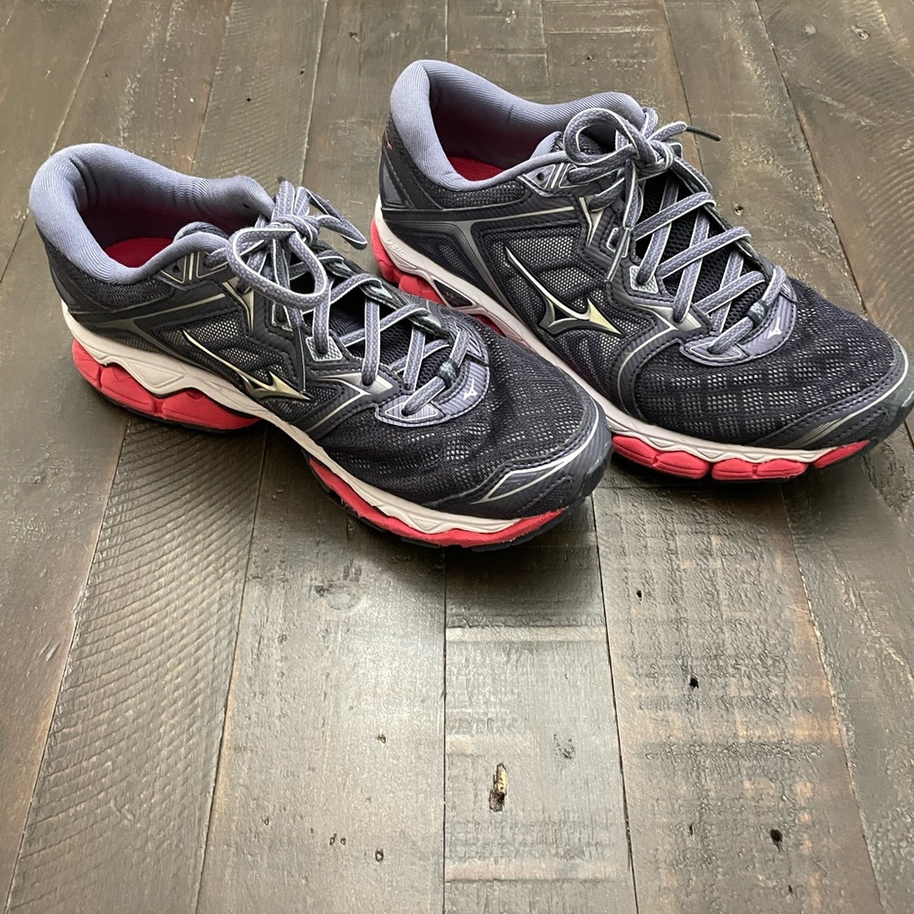 Women’s  Mizuno Wave Sky Shoes